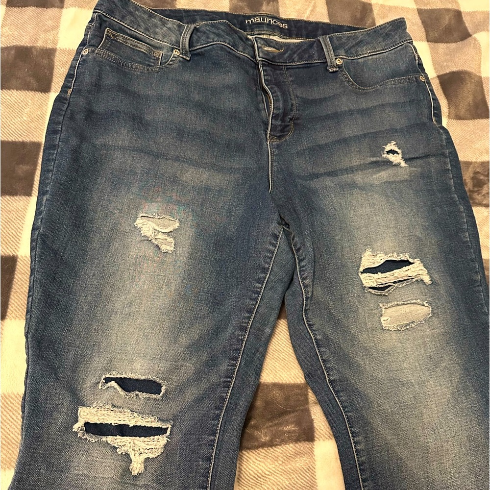 Maurice’s distressed jeggings. Size 18 short.